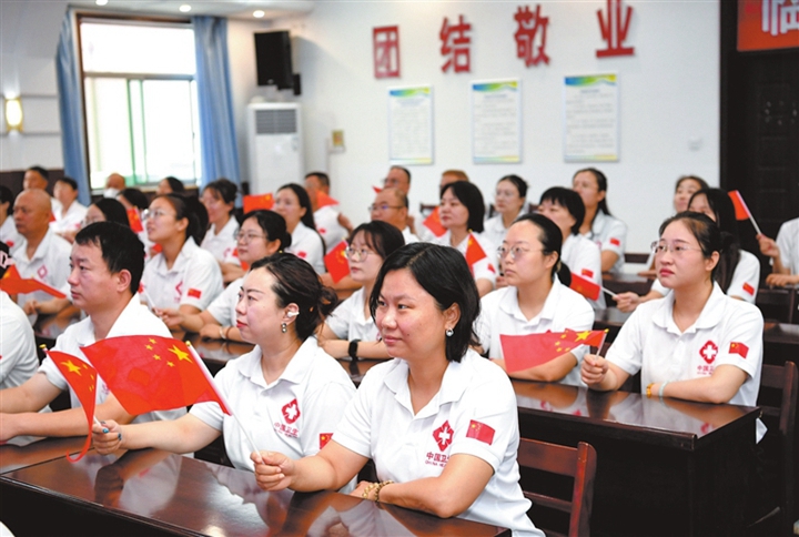 臨汾全市各界干部群眾收聽收看紀(jì)念中國(guó)人民抗日戰(zhàn)爭(zhēng)暨世界反法西斯戰(zhàn)爭(zhēng)勝利80周年大會(huì)直播